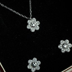 Happy Flowers Necklace & Earrings Set